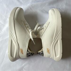 Skechers White and Gold Sneakers Size 7